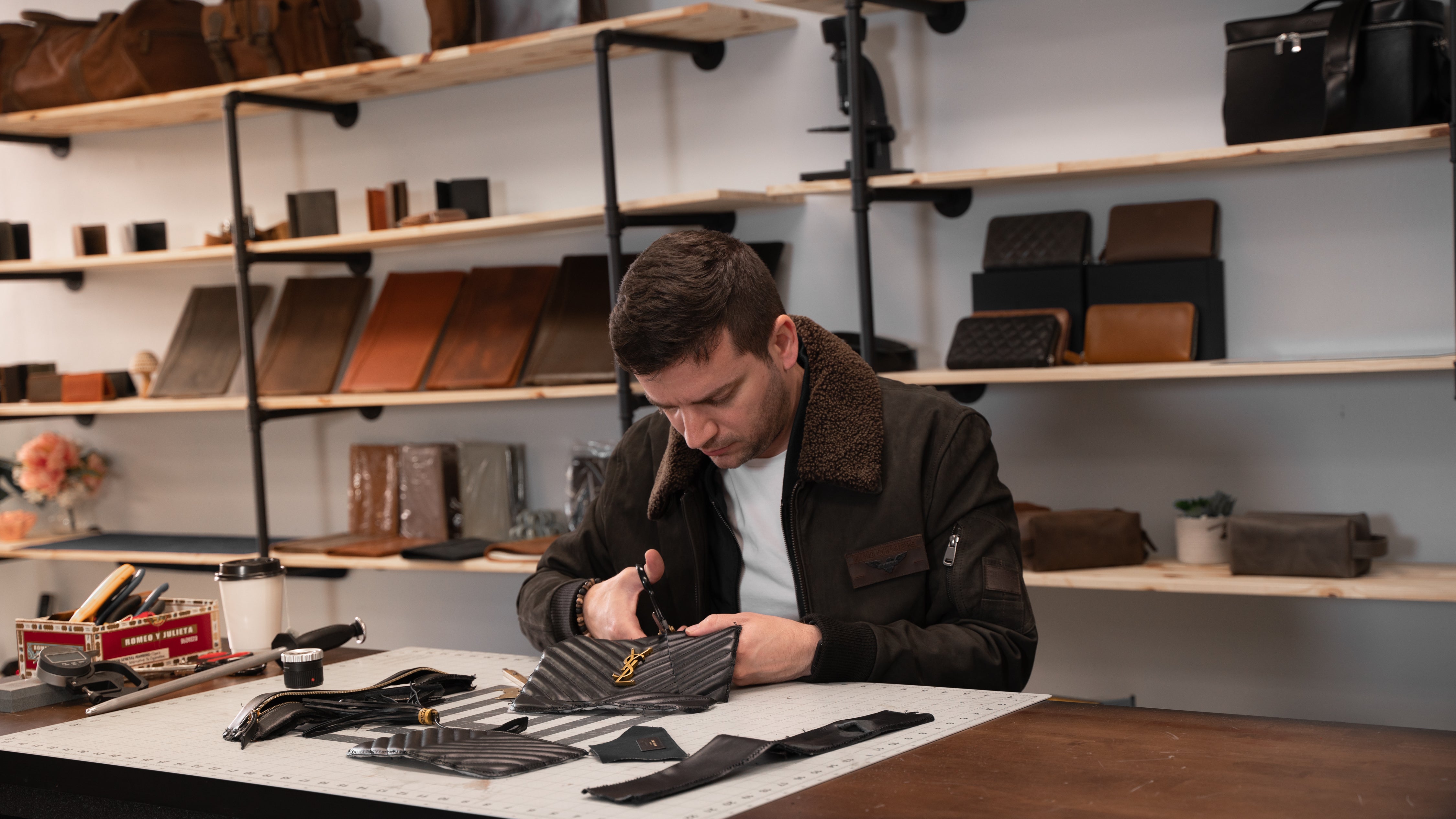 Tanner Leatherstein | Luxury Leather Educator, Bag Reviews & His Craft
– PEGAI